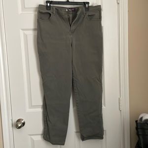 COPY - Gloria Vanderbilt jeans size 14